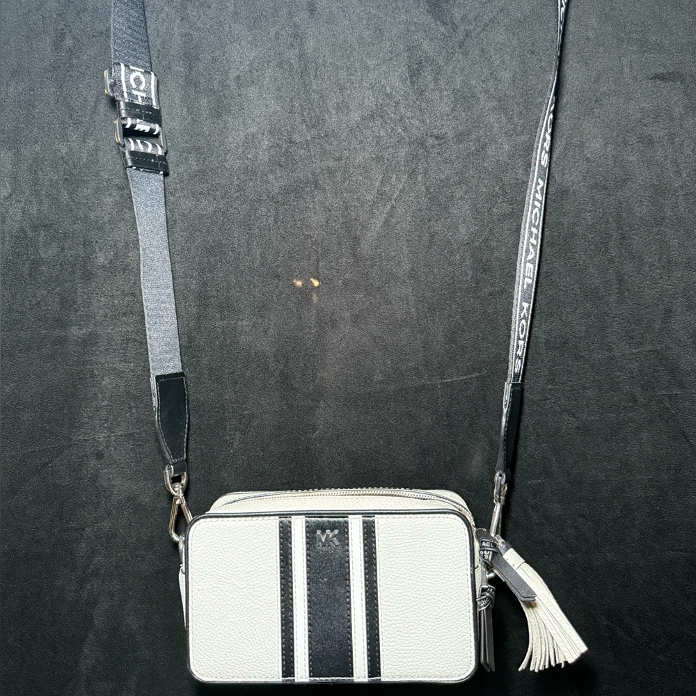Michael Kors Black and Cream Crossbody Bag - Picture 2 of 4
